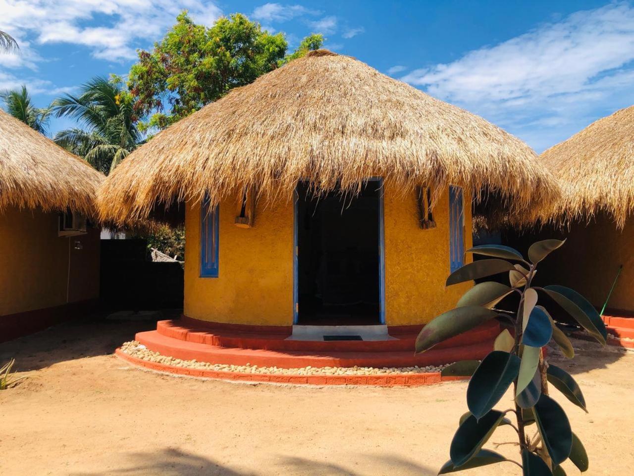 Rustic Cabanas & Restaurant Baía de Arugam Exterior foto